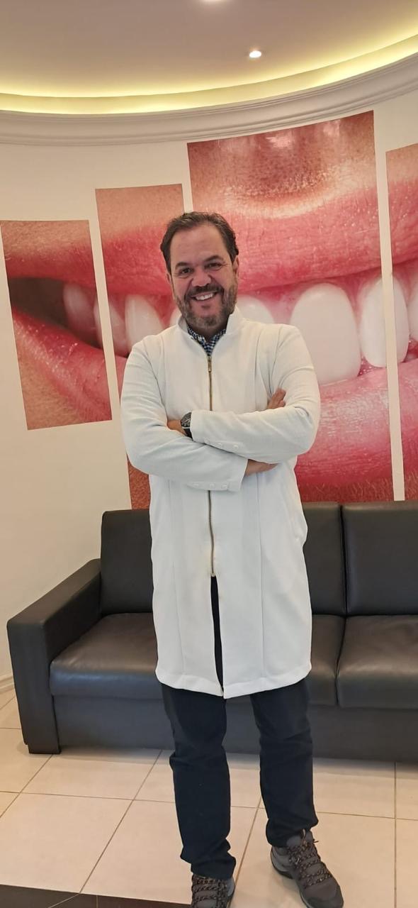 Dr. Rodrigo da Costa na recepção da Vitallis Odontologia